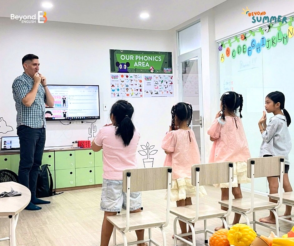 Baby Dino - Tiếng Anh Mẫu Giáo tại Beyond English